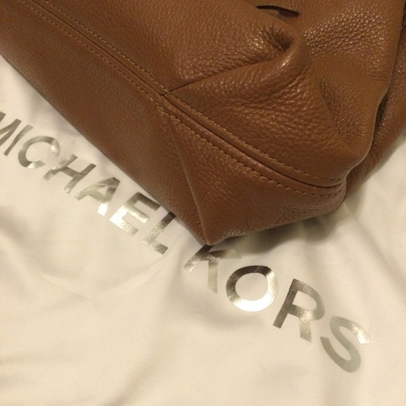 Micheal Kors Shoulder Bag ✨Host Pick✨ - Picture 6 of 10